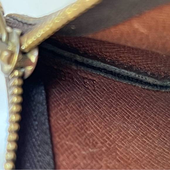 ✨SOLD✨ Louis Vuitton Monogram Key Pouch - Picture 7 of 7